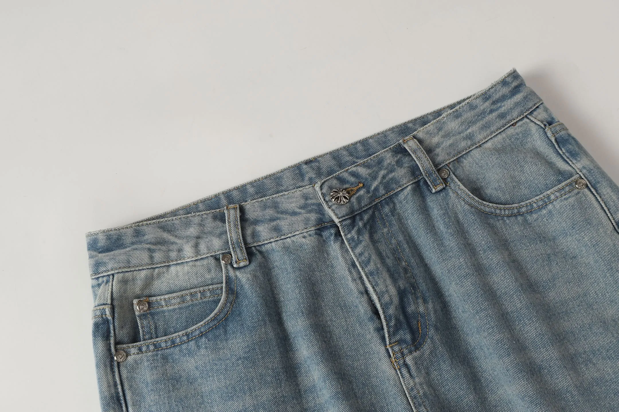 P300 cross-border quantity model, please do not place an order if you are pursuing quality - Chrome Hearts/Chrome Heart Cross✝️Applied leather embroidered washed jeans trousers casual pants flared pants -High weight, high density and high quality. The wool is soft, delicate and skin-friendly. It feels soft and silky. It has excellent warmth and skin-friendly properties. -Size: 28 30 32 34 36